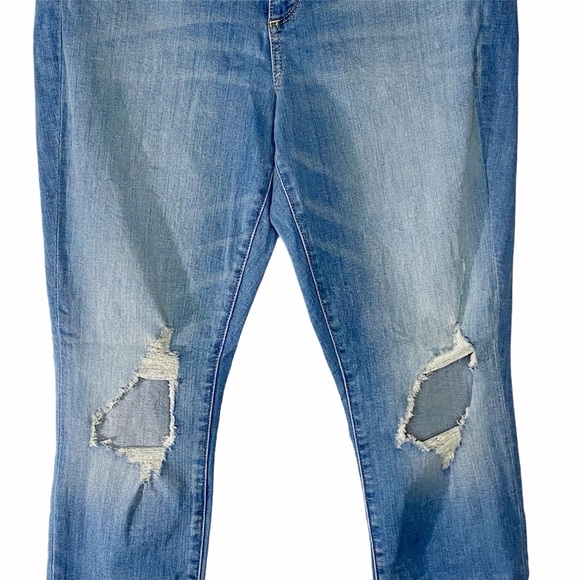 Universal Thread High Rise Distressed Skinny Jeans - Picture 4 of 10